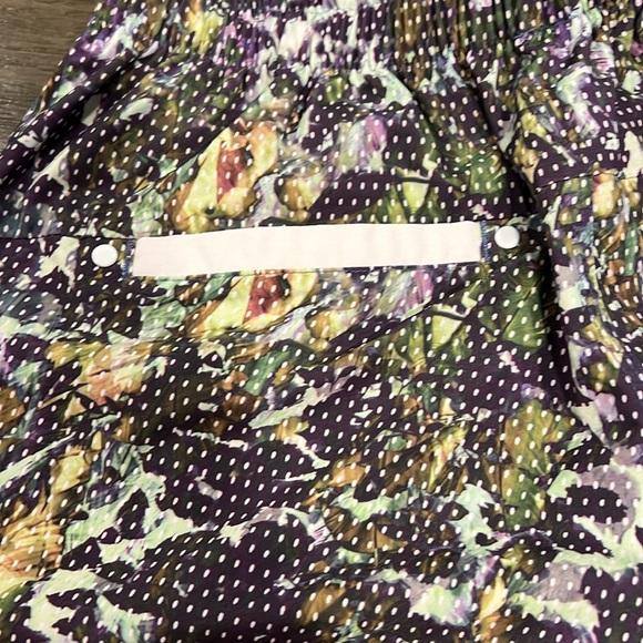 Lululemon - Picture 4 of 6